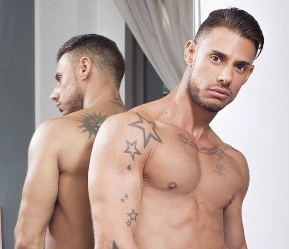 FUCKER MATE : Hugo Arenasの毛深い下半身の巨チンが、ブラジル出身の超イケメンSergyoのナマケツマンコを突き上げよがり