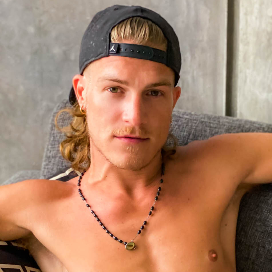 親父のデカチン　Kosta Viking をバックから、隣人親父がデカマラで犯しまくる迫力動画